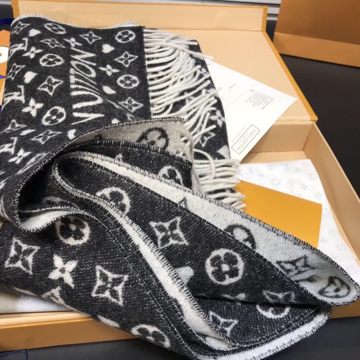 Louis Vuitton Scarf LV00052